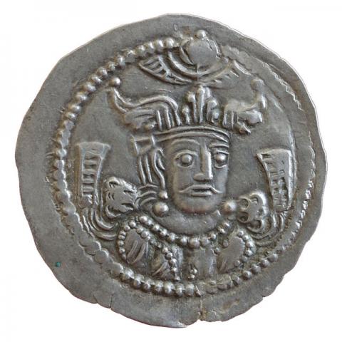 Bust with winged palmette crown in three-quarter view 